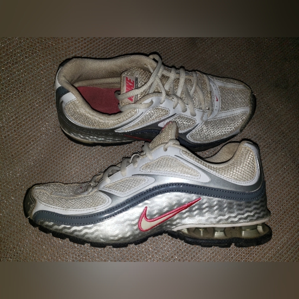 NIKE REAX Run 5 Size 8 White Running Shoes Athletic Womens